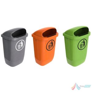 Coșurile stradale pentru gunoi sunt soluția ideală pentru menținerea curățeniei în spațiile publice, fiind special concepute pentru utilizare intensă în exterior. Realizate din materiale rezistente la intemperii, aceste coșuri de exterior oferă durabilitate, funcționalitate și un design modern. Datorită construcției robuste, coșurile stradale sunt potrivite pentru parcuri, străzi, școli, instituții publice, centre comerciale sau zone rezidențiale. Sistemul de deschidere protejat și forma ergonomică contribuie la utilizarea facilă și igienică. Disponibile în culori standard (gri, verde, portocaliu), aceste coșuri de gunoi stradale pot fi realizate și în alte culori, la cerere, pentru o comandă minimă de 100 de bucăți, adaptându-se perfect identității vizuale a proiectului tău.