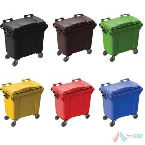 Containerul de 1100L din HDPE este soluția standard pentru colectarea deșeurilor în mediul urban și industrial, fiind cel mai utilizat tip de eurocontainer în sistemele de salubritate. Fabricat din polietilenă de înaltă densitate (HDPE), acest container 1100 litri oferă rezistență excelentă la impact, radiații UV și condiții meteo extreme. Datorită capacității mari, containerul 1100L este ideal pentru blocuri, ansambluri rezidențiale, instituții publice și spații comerciale. Este echipat cu 4 roți pivotante rezistente (cu posibilitate de frânare) pentru manevrare ușoară și capac robust pentru protecția conținutului. Designul standard tip eurocontainer este compatibil cu sistemele de ridicare mecanizată, fiind alegerea ideală pentru utilizare intensivă și pentru contracte de salubritate sau licitații SEAP.