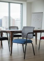 🪑 PROLapel Visitor – Scaun conferință cu mesh, stivuibil